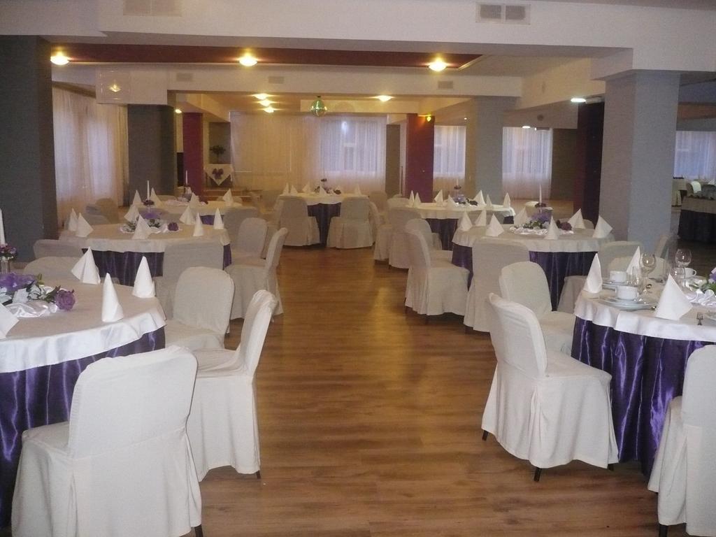 Hotel Akor บิดกอชซ์ ภายนอก รูปภาพ