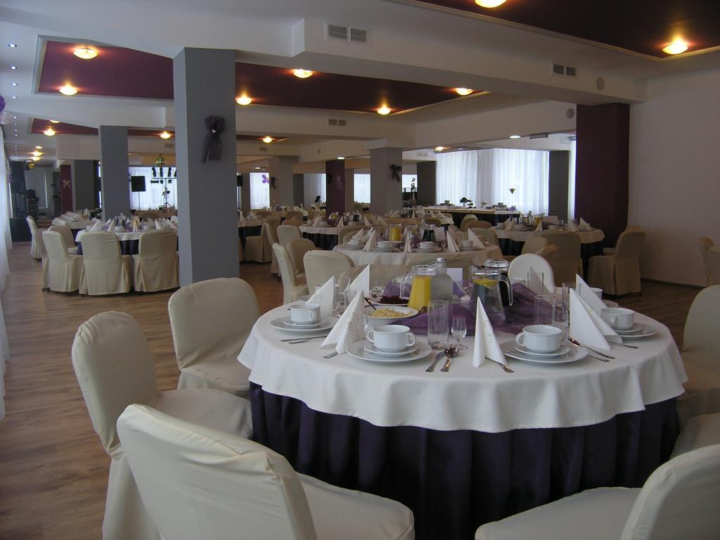 Hotel Akor บิดกอชซ์ ภายนอก รูปภาพ